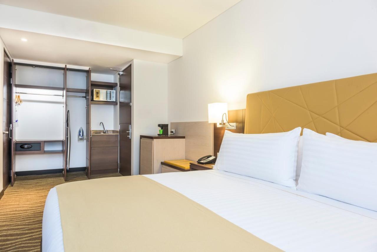 Hotel Express & Zona G By Ihg