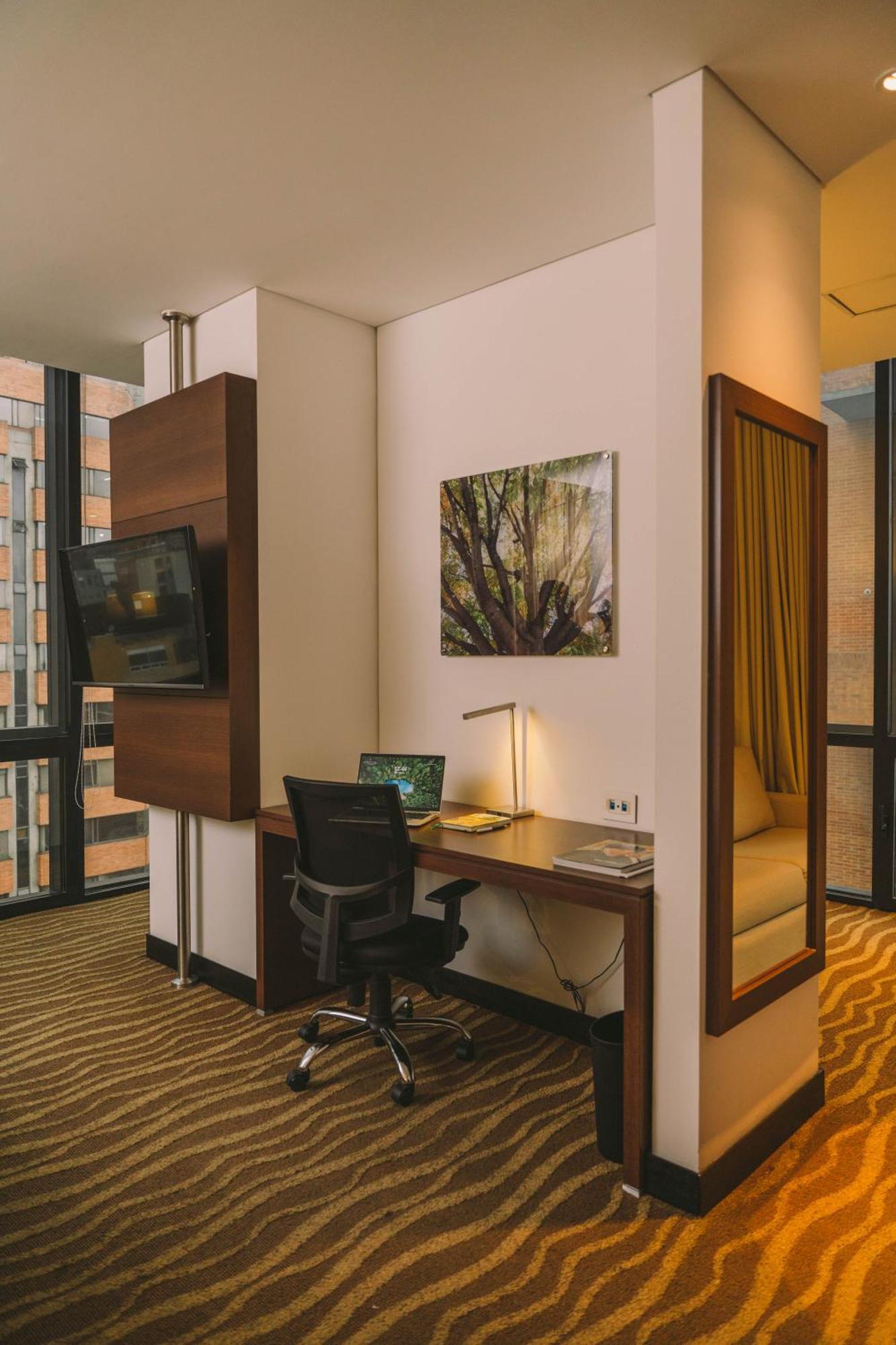 Express & Zona G By Ihg Hotel Bogota