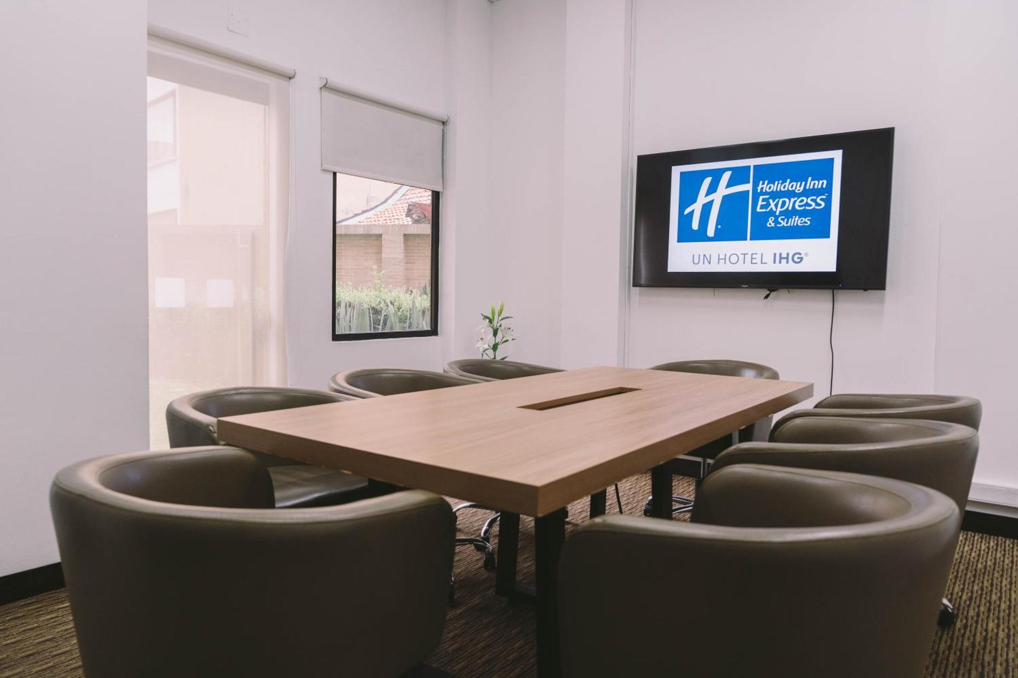 Hotel Express & Zona G By Ihg Bogota