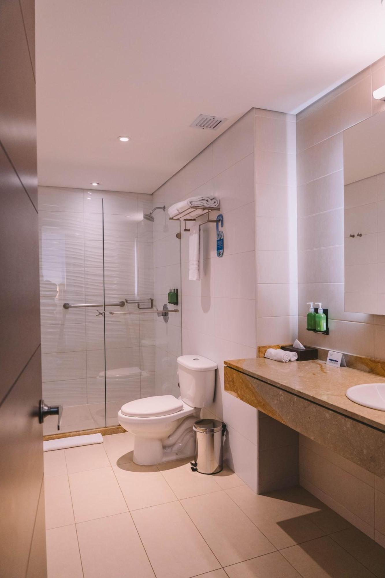 Express & Zona G By Ihg Hotel Bogota