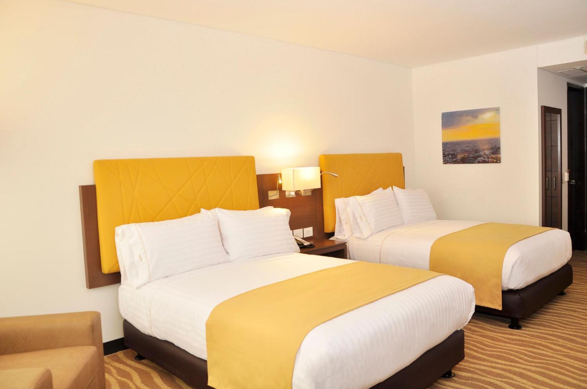 Hotel Express & Zona G By Ihg