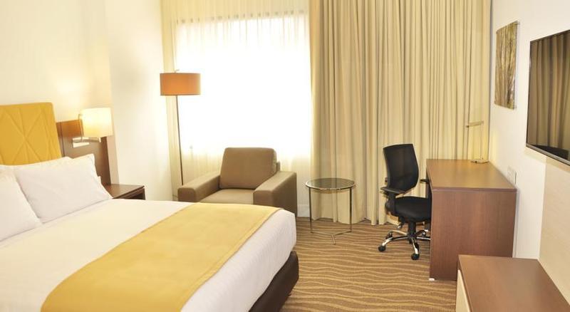 Express & Zona G By Ihg Hotel 4*