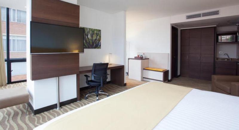 Hotel Express & Zona G By Ihg Bogota